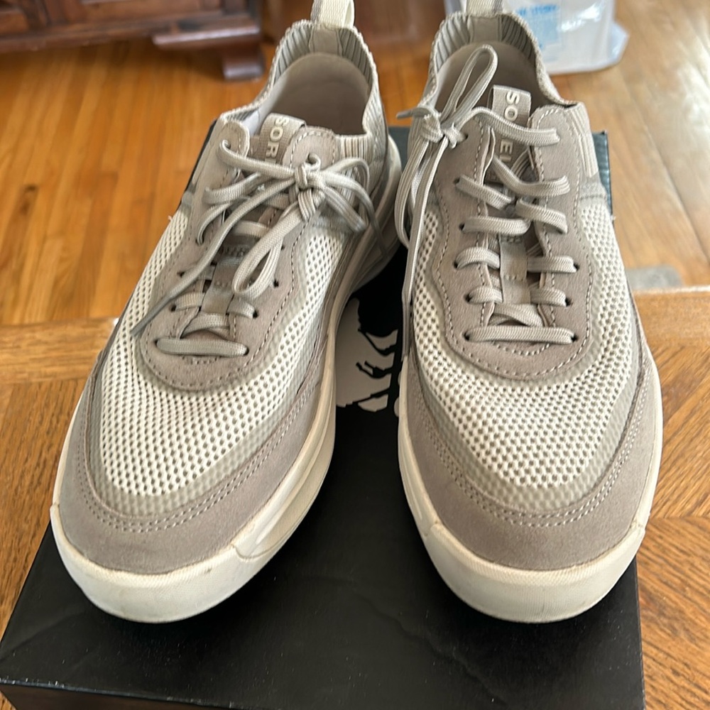 Sorel Knit Low Size 8 sneakers